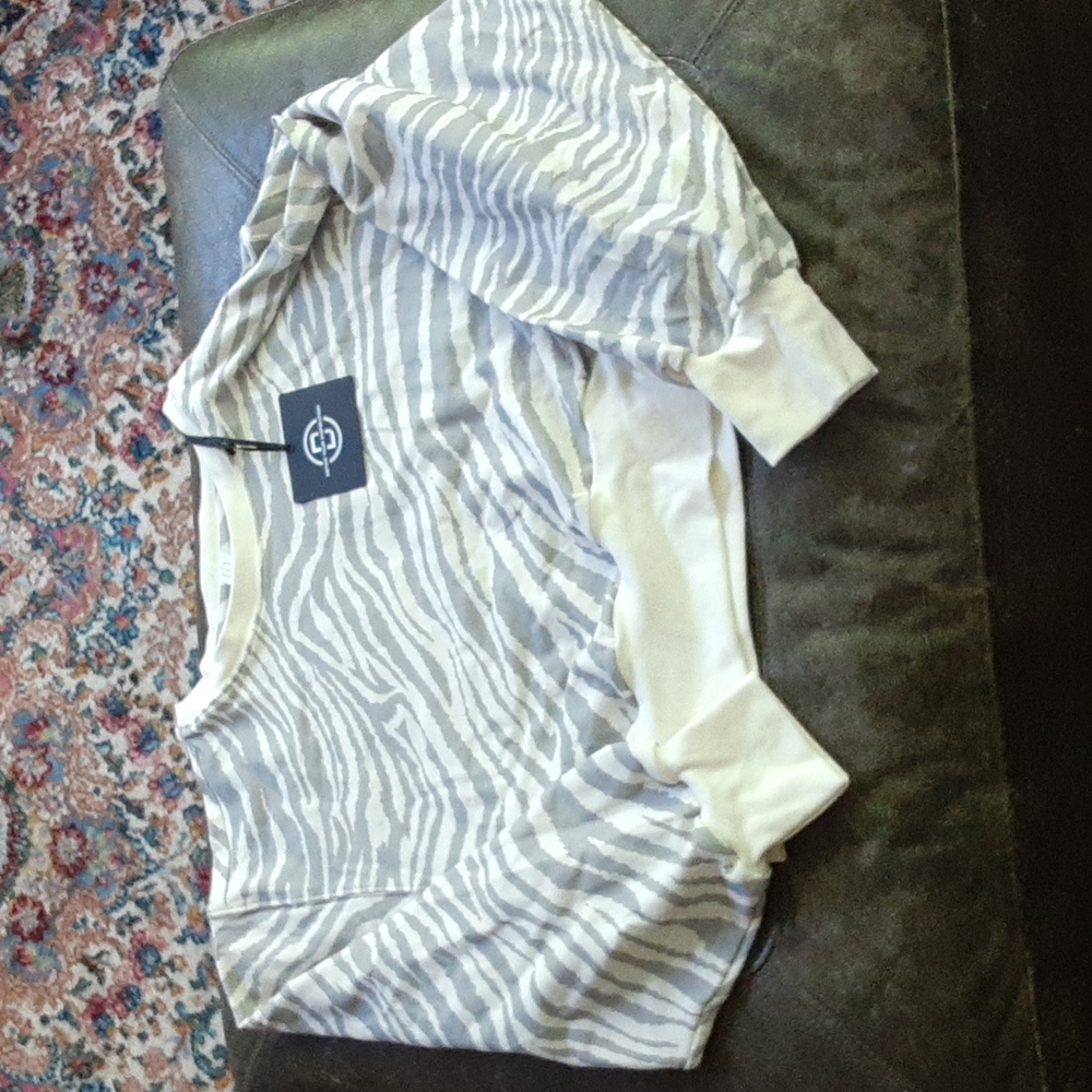 DYI Cropped Pullover - Picture 1 of 3